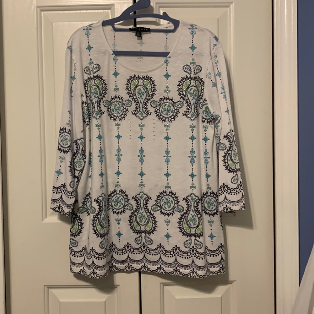 White with navy and turquoise patterned 3/4 length sleeve Medium